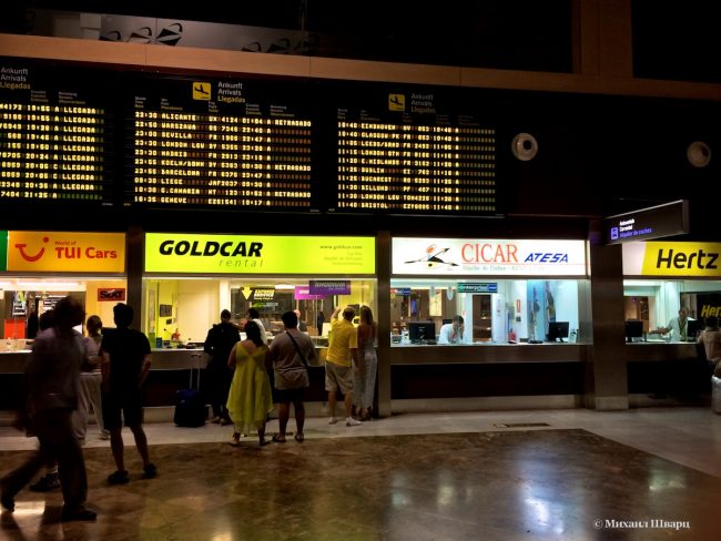 Offices of companies for car rental in Tenerife South Airport